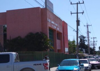 Evacuan a empleados de Laboratorio de Salud tras conato de incendio