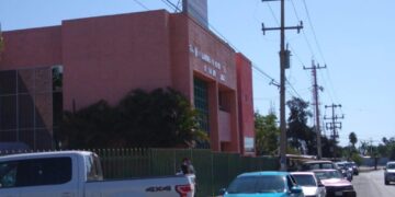 Evacuan a empleados de Laboratorio de Salud tras conato de incendio