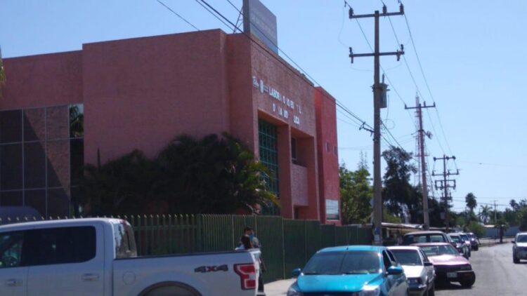 Evacuan a empleados de Laboratorio de Salud tras conato de incendio