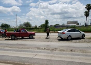 Distraído chofer causa aparatoso accidente