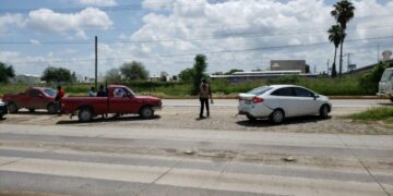 Distraído chofer causa aparatoso accidente