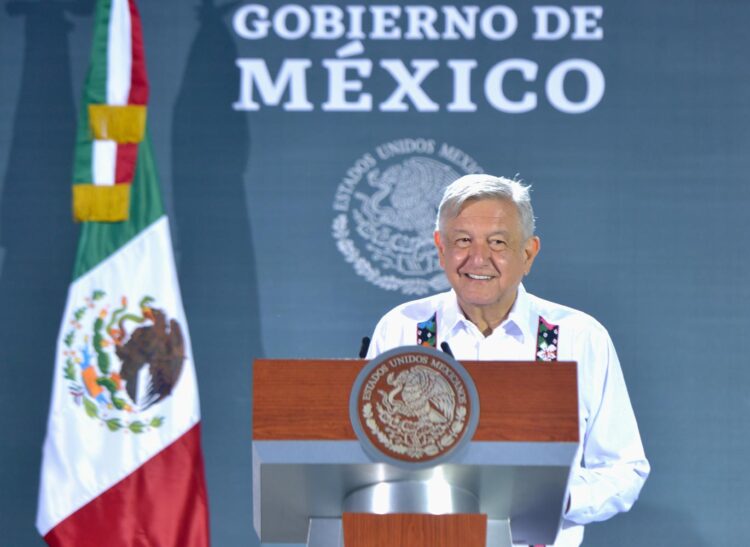 López Obrador reprocha uso político de la pandemia
