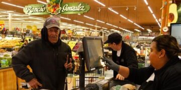 Alertan de posible verano “intranquilo” para los latinos de EU por COVID-19