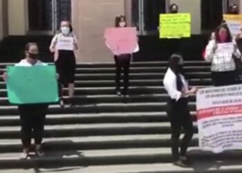 Maestros protestan exigiendo plazas