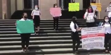 Maestros protestan exigiendo plazas