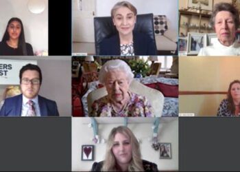 La Reina Isabel II participa en su primera videollamada pública