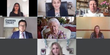 La Reina Isabel II participa en su primera videollamada pública