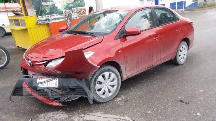 Choque sobre la carretera Victoria-Jaumave deja cuantiosos daños materiales