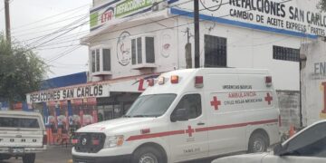 Albañil cae de techo y se lesiona