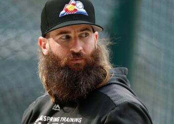 El pelotero de Rockies de Colorado Charlie Blackmon dio positivo por coronavirus