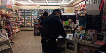 Atracan ladrones en Farmacia