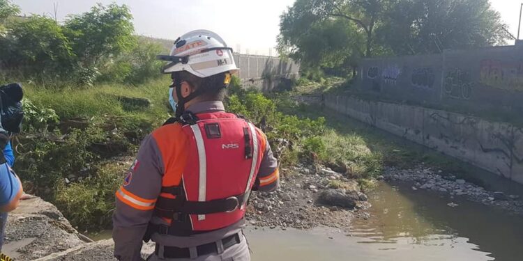 Arroyo arrastra auto de mariachis en Nuevo León, hay 4 muertos