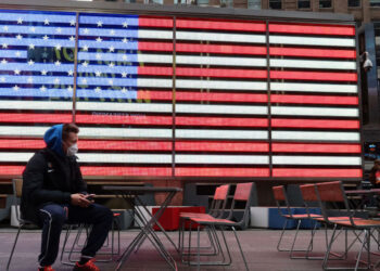 Al menos once estados de EEUU dieron marcha atrás en sus planes de reapertura