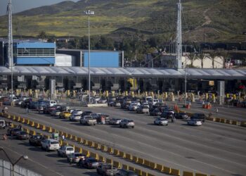 México y EU extienden restricciones en frontera por 30 días más