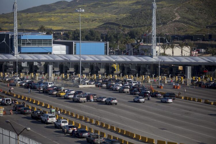México y EU extienden restricciones en frontera por 30 días más