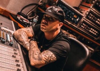 Wisin lanza su propia casa discográfica, “La Base Music Group”.