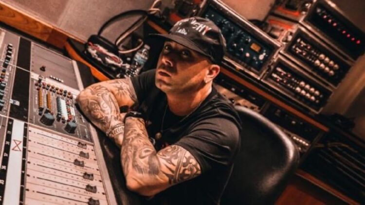 Wisin lanza su propia casa discográfica, “La Base Music Group”.