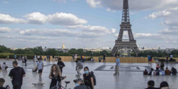 Francia abrirá cines, casinos y permitirá deportes de equipo a partir del  lunes