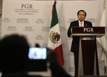 Tomás Zerón huyó del país; ya cuenta con orden de aprehensión y ficha roja de la Interpol: FGR