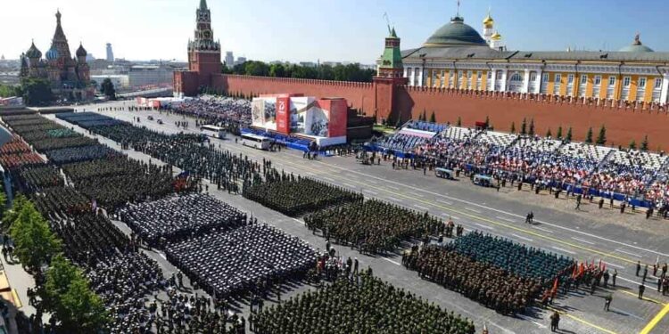 Putin reivindica la victoria sobre los nazis y pide nueva seguridad