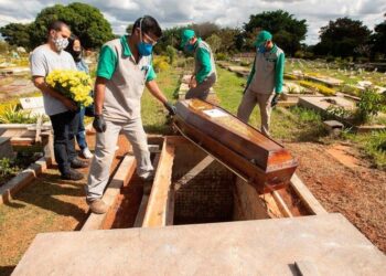 Por cuarto día hay más de mil muertos en Brasil