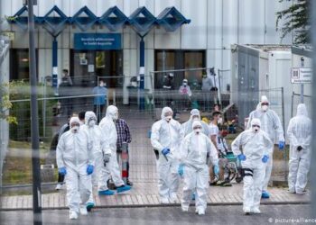 Alemania vuelve al confinamiento tras aparición de importante foco