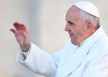 Papa pide reforzar la educación y la cultura para superar la crisis de COVID