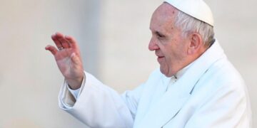 Papa pide reforzar la educación y la cultura para superar la crisis de COVID