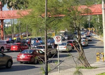 Caravana antiAMLO reúne en NL más de 40 mil automovilistas