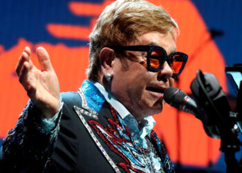 Elton John encabeza lista de músicos mejores pagados en 2020