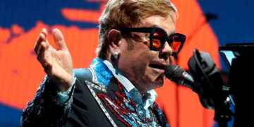 Elton John encabeza lista de músicos mejores pagados en 2020