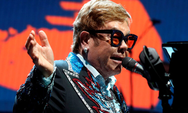 Elton John encabeza lista de músicos mejores pagados en 2020