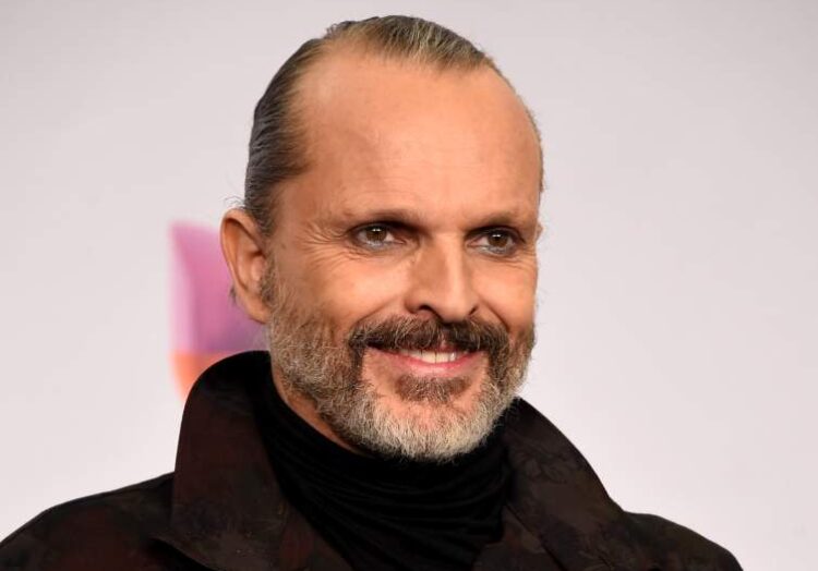 Miguel Bosé sorprende al asegurar que el COVID-10 es una farsa