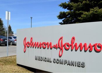 Johnson & Johnson empezará a probar vacuna de COVID-19 en humanos en julio