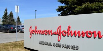 Johnson & Johnson empezará a probar vacuna de COVID-19 en humanos en julio