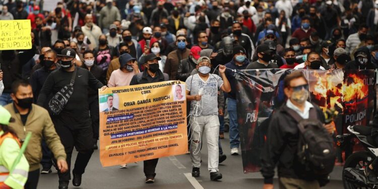 Policías de CDMX protestan ante la ‘criminalización’ de su labor