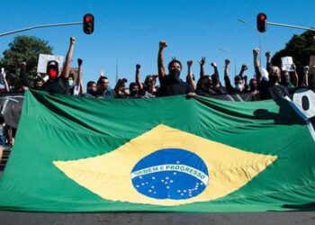 Brasil acuerda adquirir 100 millones de vacunas contra el coronavirus a la Universidad de Oxford