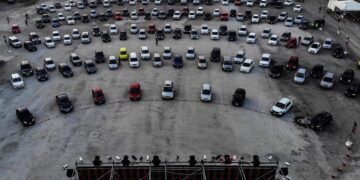 La magia del autocine agotó entradas en Río tras su regreso por la pandemia