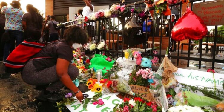 “Homicidio” muerte de afroamericano en Atlanta; reavivan las protestas