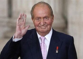 España investiga presuntos sobornos al ex rey Juan Carlos