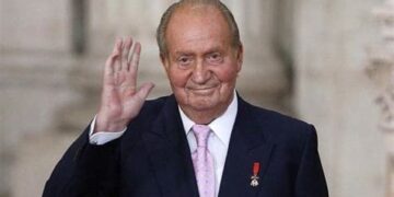 España investiga presuntos sobornos al ex rey Juan Carlos