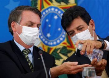 Gobierno de Brasil publica números divergentes sobre casos y muertes por COVID-19