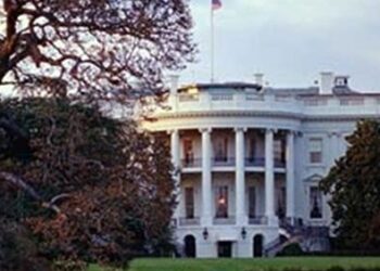 Resguardan a Trump en el búnker de la Casa Blanca durante protestas