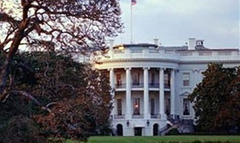 Resguardan a Trump en el búnker de la Casa Blanca durante protestas