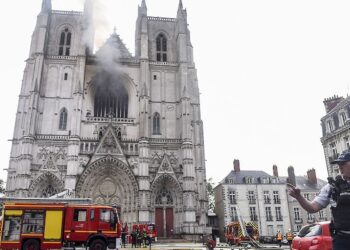 Un incendio en la catedral de Nantes reaviva el triste recuerdo de Notre Dame