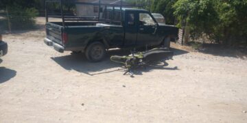 Dos lesionados en accidente entre camioneta y moto