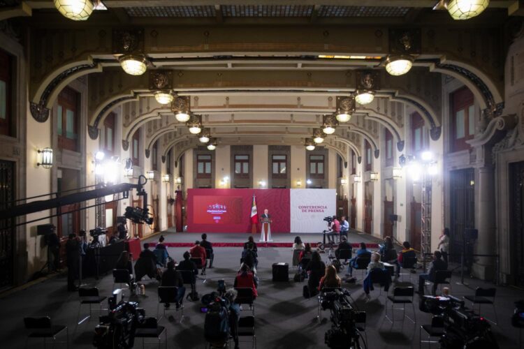 AMLO intensificará combate a la corrupción y asegura hay indicios de recuperación económica