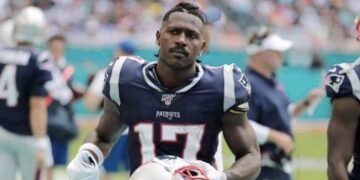 Antonio Brown se retira de la NFL