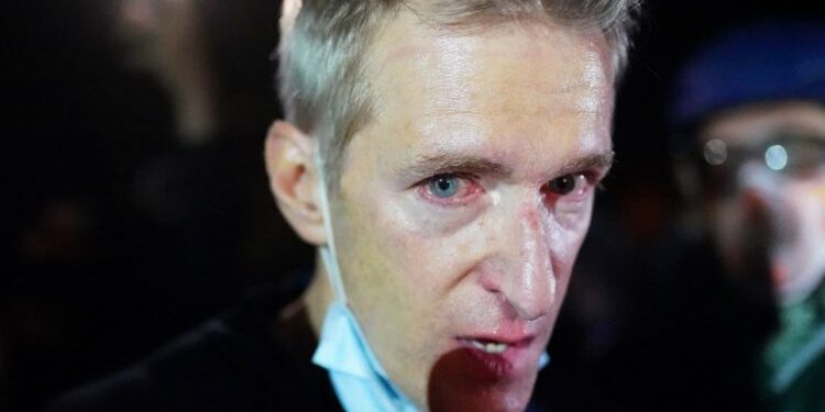 Alcalde de Portland agredido con gas lacrimógeno por agentes federales