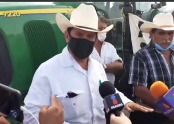 Ahora campesinos bloquean puente internacional “Los Tomates” en Matamoros